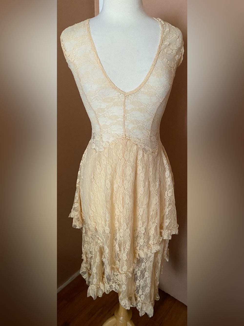 R.vivimos cream lace midi ruffles asymmetrical hem dress small 4/6